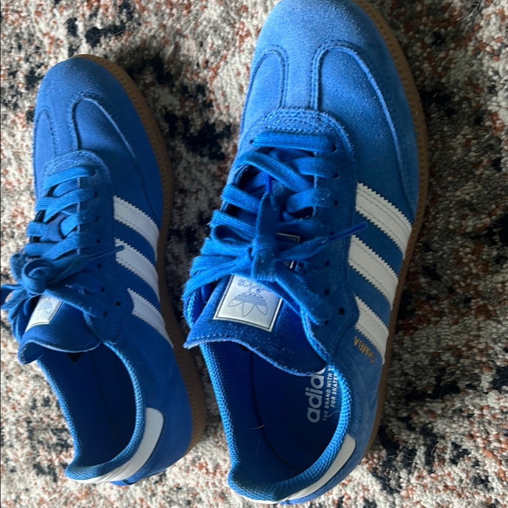 Adidas Royal Blue Suede Sneakers samba
Men’s 7
Women’s 9
